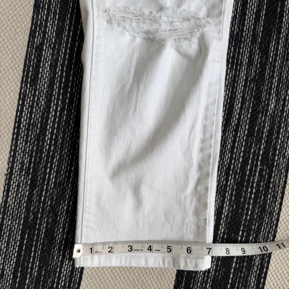 American Eagle Women's White Boy Crop With Distress Stretch Jeans  Size 14 - Picture 9 of 10